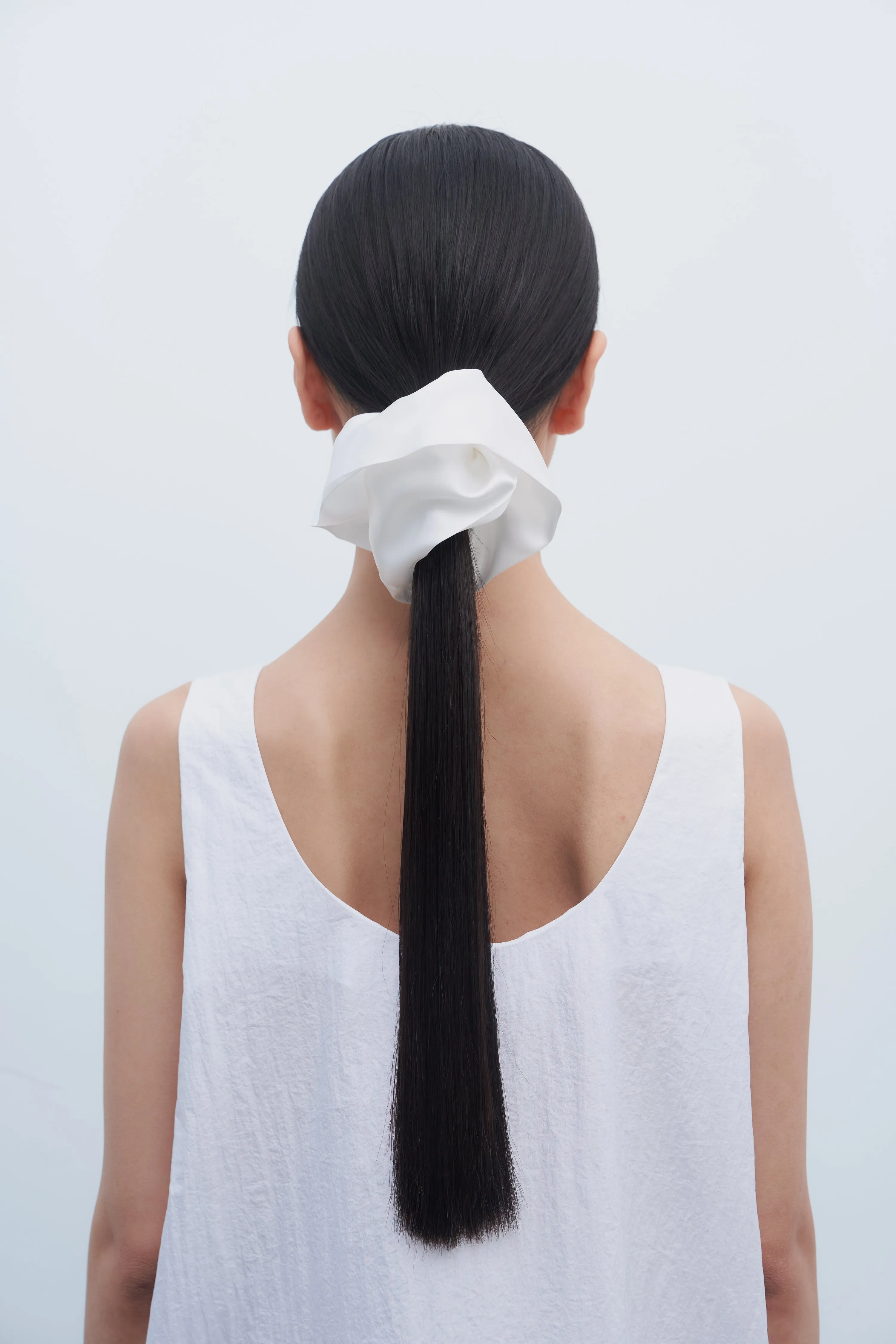 (SS23) HELEN SILK SCRUNCHIE (3 COLORS, MEDIUM)