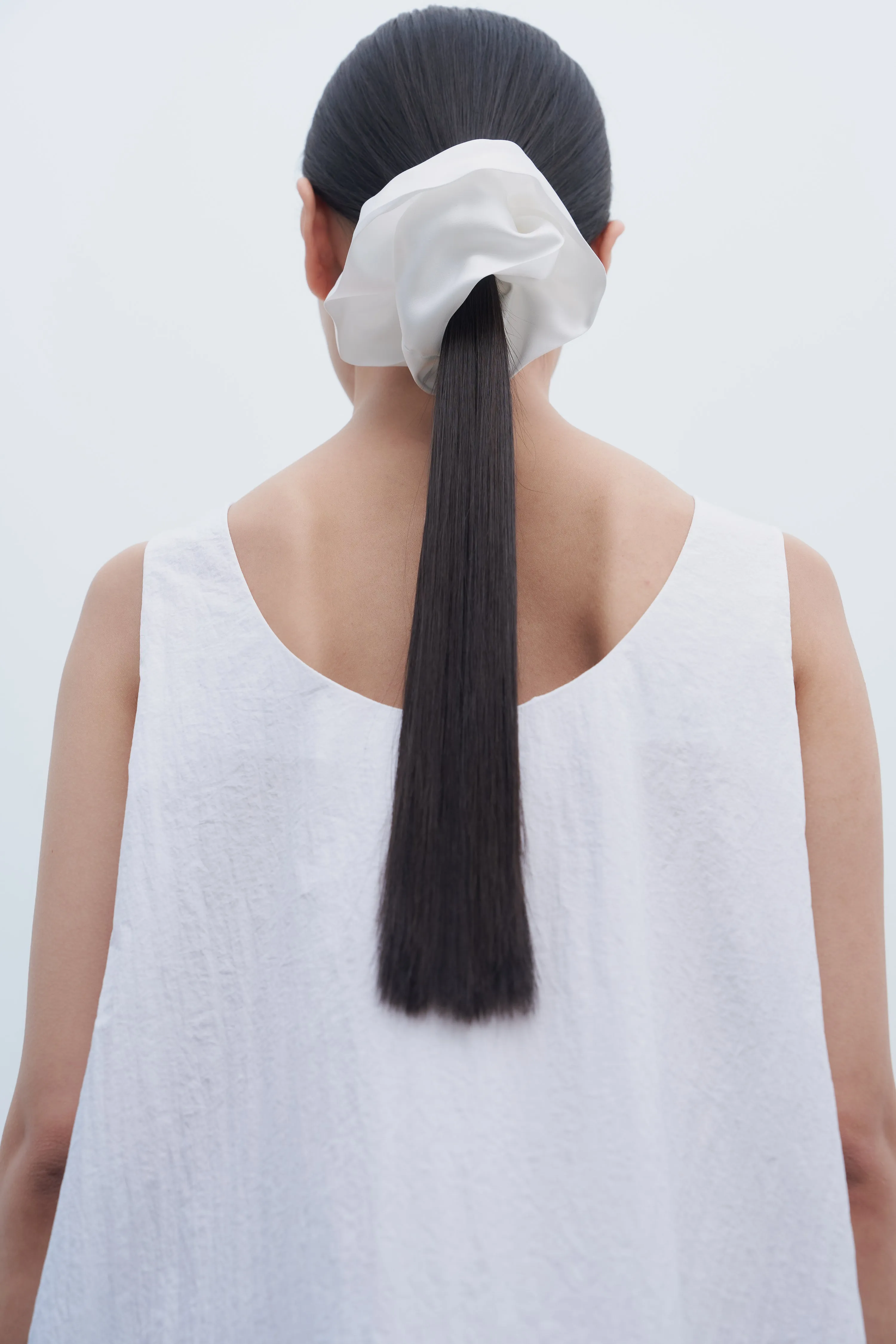 (SS23) HELEN SILK SCRUNCHIE (3 COLORS, MEDIUM)
