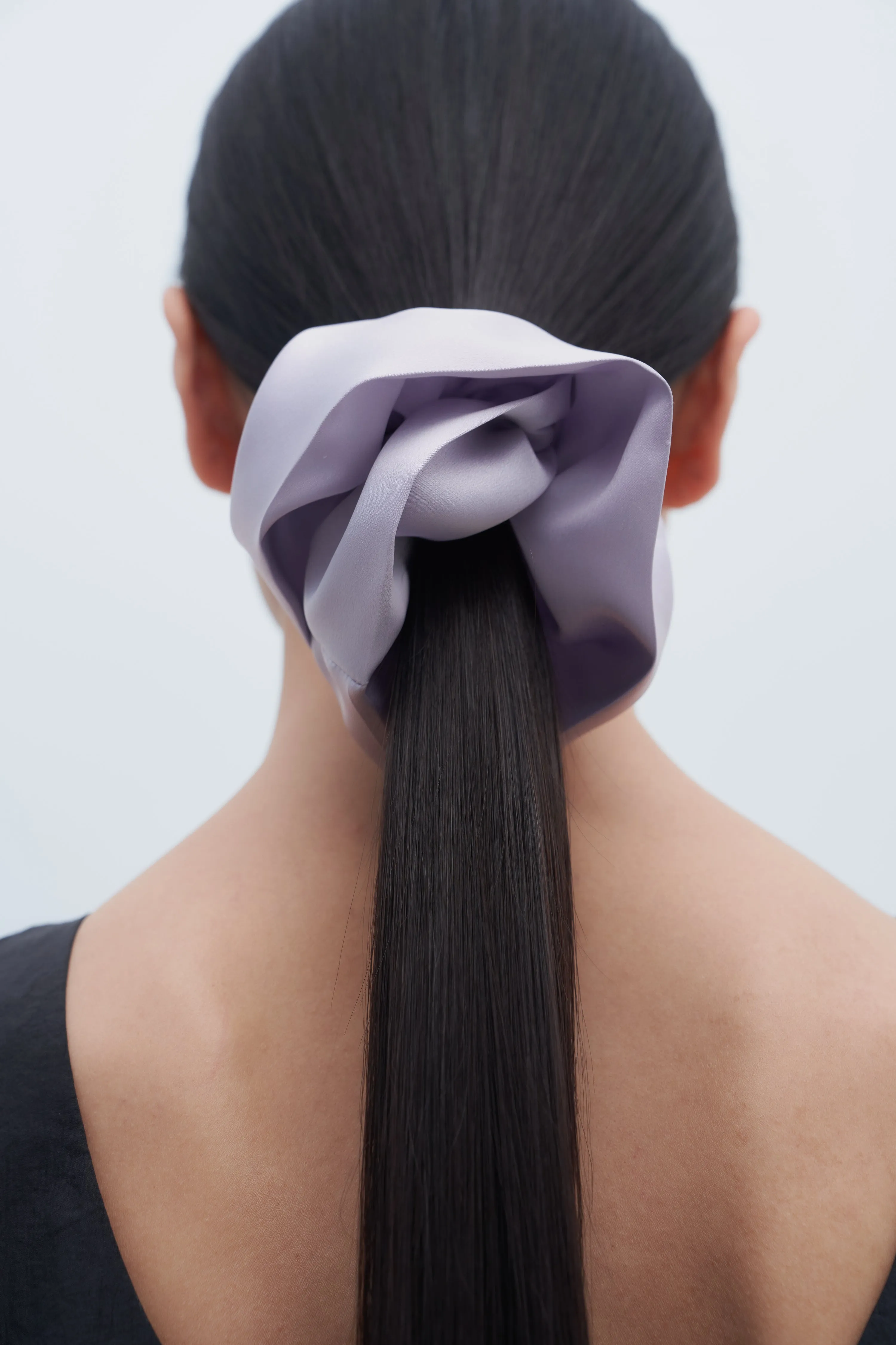(SS23) HELEN SILK SCRUNCHIE (3 COLORS, MEDIUM)